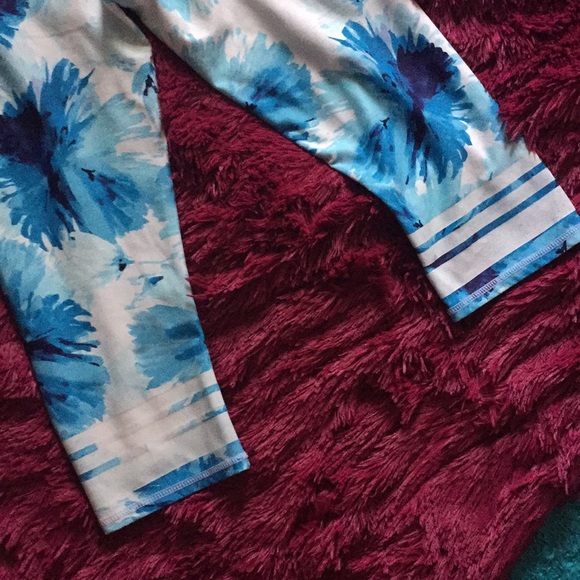 Fabletics tropical bloom capris leggings - Picture 6 of 6